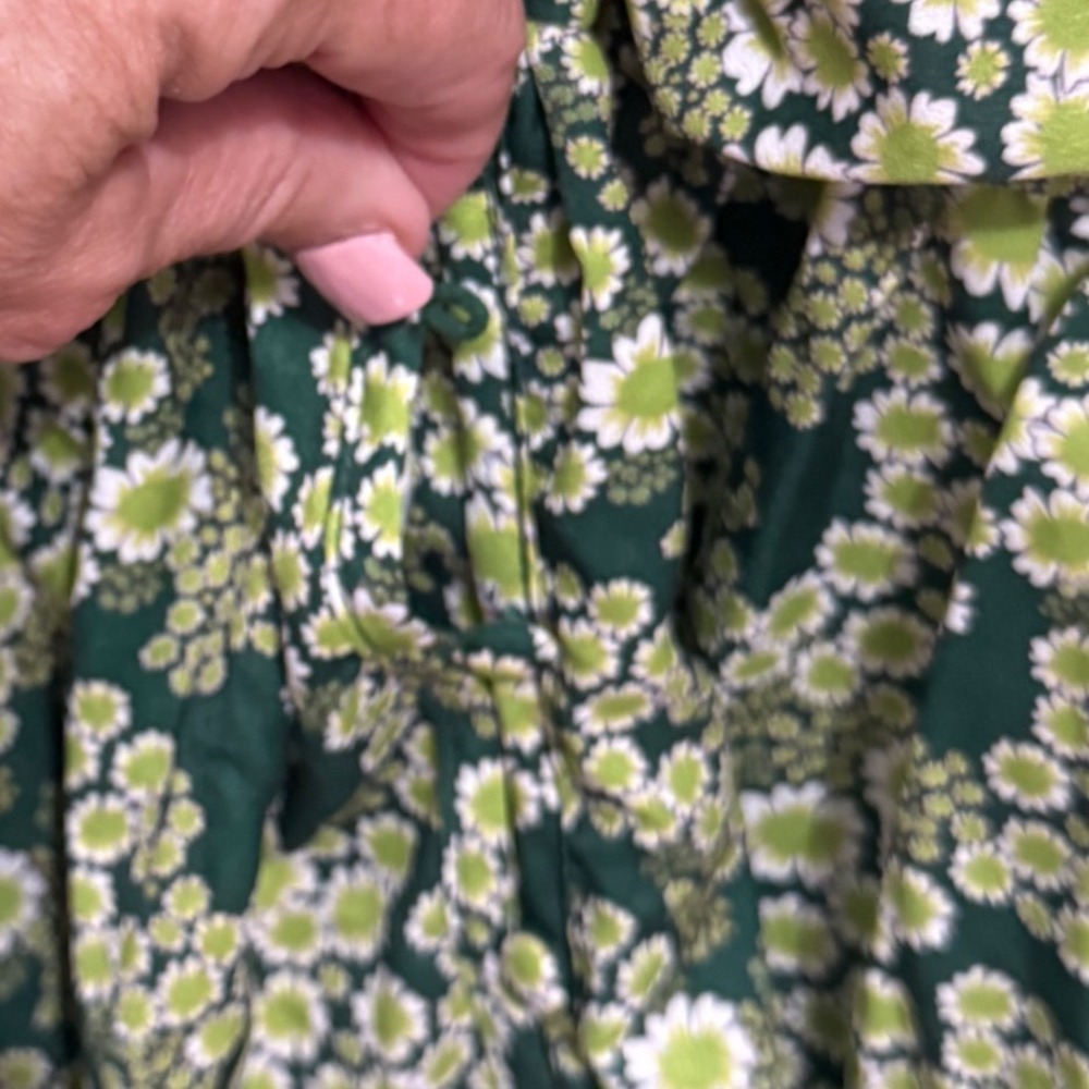 PrettyLittleThing Mini Dress Daisy Floral Size 6 Green NWT Long Sleeve V-Neck - Picture 8 of 9
